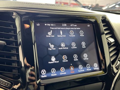 Used 2019 Jeep Cherokee Limited image 20