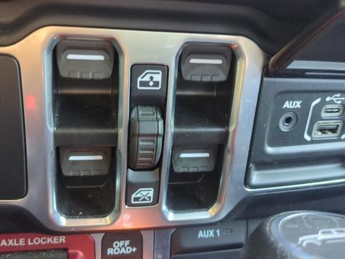 Used 2024 Jeep Gladiator Mojave w/ Safety Group AWD/4WD image 16