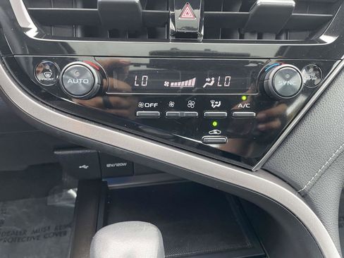 Used 2022 Toyota Camry SE w/ Convenience Package FWD image 35
