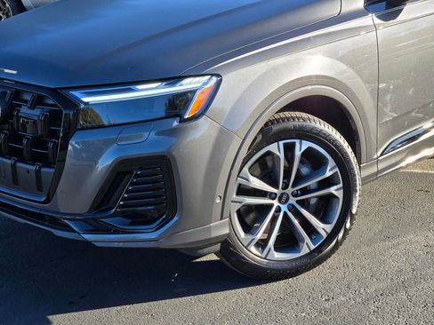 New 2025 Audi Q7 2.0T Premium Plus AWD/4WD image 9