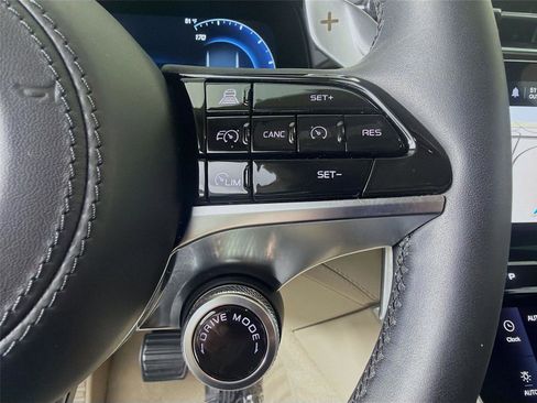 Used 2023 Maserati Grecale GT image 12