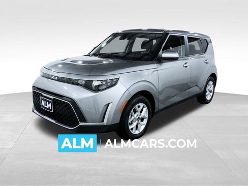 Used 2025 Kia Soul LX w/ LX Technology Package FWD image 1