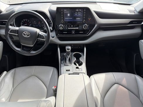 Used 2021 Toyota Highlander XLE image 15