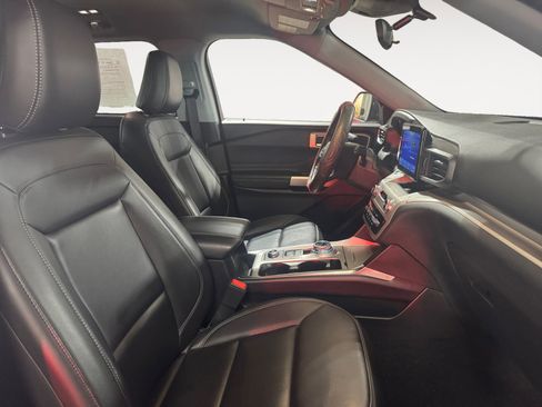 Used 2023 Ford Explorer XLT w/ Equipment Group 202A image 15