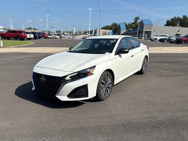 Used 2025 Nissan Altima 2.5 SV FWD image 3