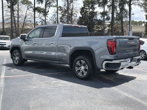 Used 2022 GMC Sierra 1500 SLT w/ X31 Off-Road Package AWD/4WD image 10