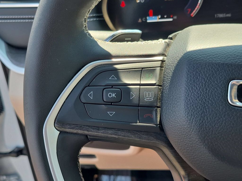 Certified 2025 Jeep Grand Cherokee L Limited w/ Luxury Tech Group II AWD/4WD image 16