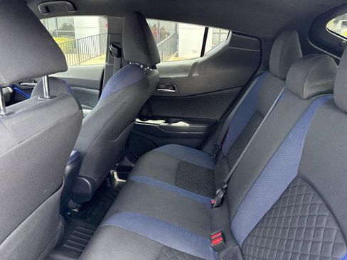 Used 2022 Toyota C-HR FWD image 5