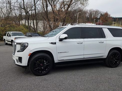 Certified 2022 GMC Yukon XL Denali image 4
