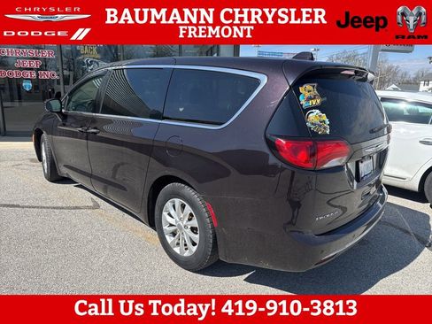 Used 2018 Chrysler Pacifica Touring Plus image 3