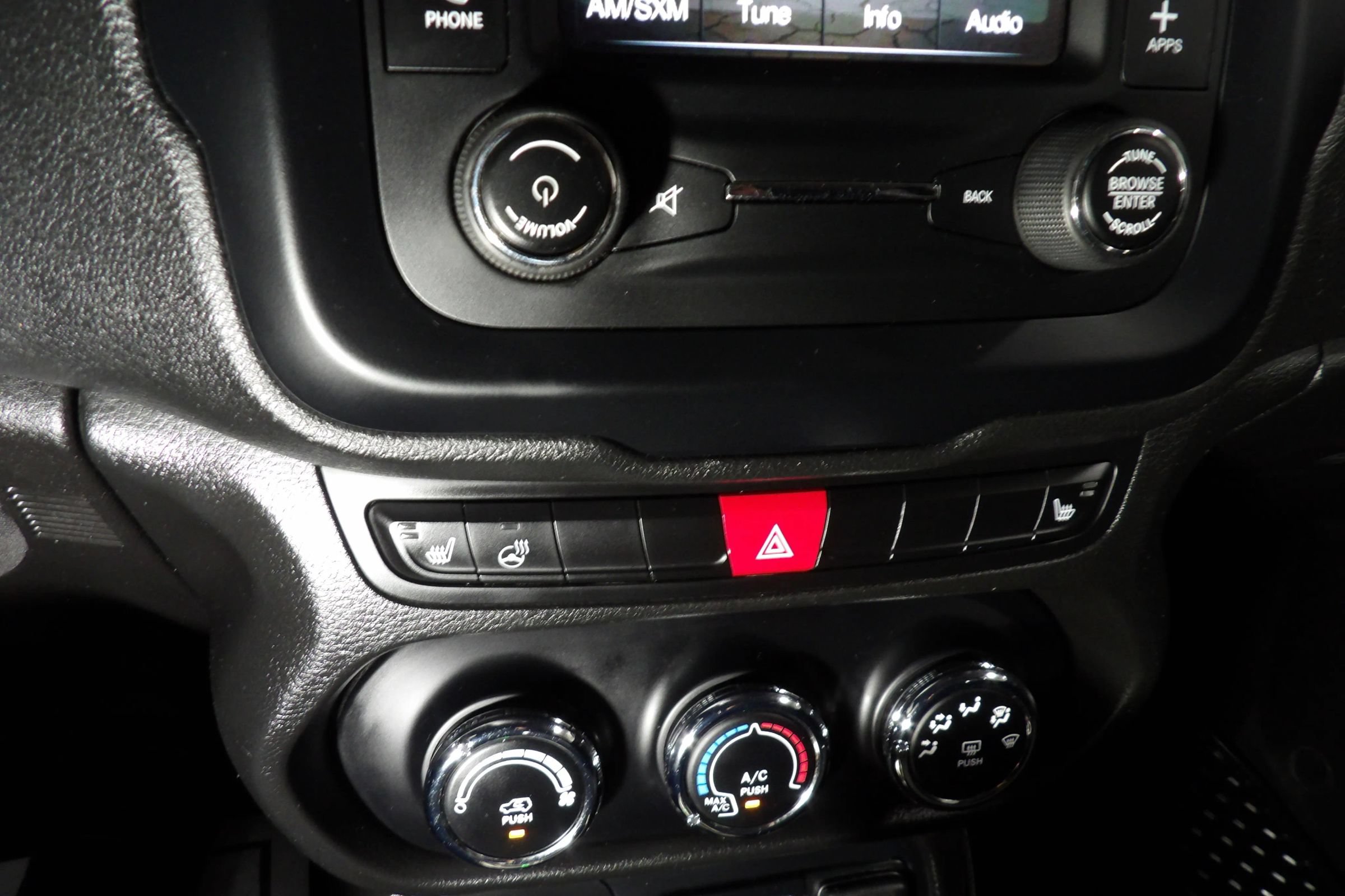 Used 2017 Jeep Renegade Latitude w/ Cold Weather Group AWD/4WD image 13