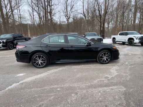 Used 2023 Toyota Camry SE image 17