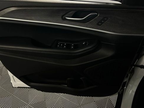 Used 2024 Jeep Grand Cherokee L Limited image 25