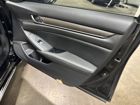 Used 2021 Honda Accord Touring image 41