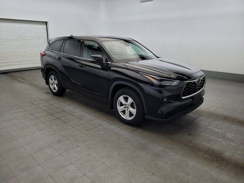 Used 2022 Toyota Highlander LE AWD/4WD image 11