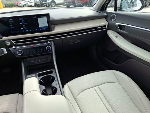 Certified 2025 Hyundai Sonata Limited FWD image 16