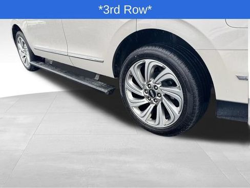 Certified 2024 Lincoln Navigator Reserve AWD/4WD image 12