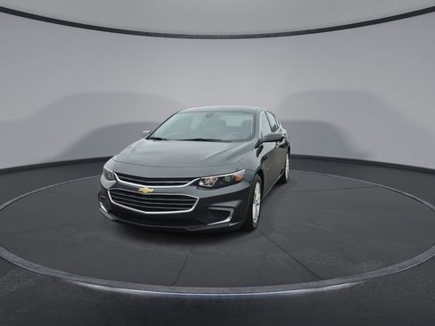 Used 2016 Chevrolet Malibu LT w/ Leather Package FWD image 3