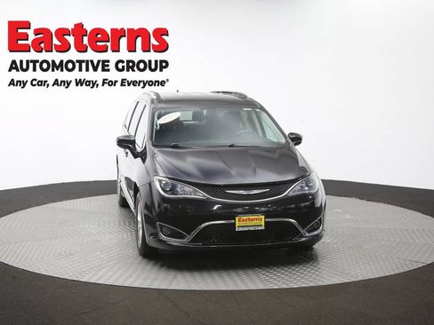 Used 2019 Chrysler Pacifica Touring-L FWD image 50