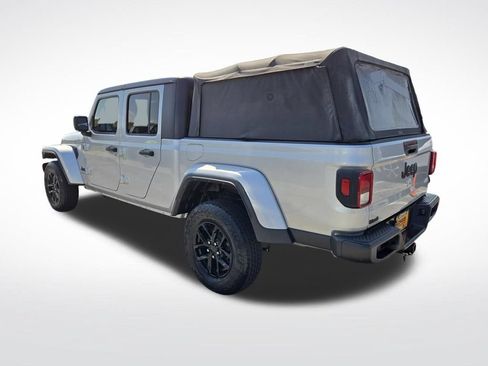 Used 2023 Jeep Gladiator Sport AWD/4WD image 8
