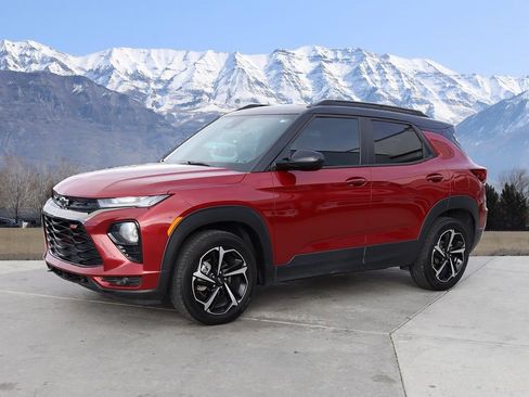 Used 2021 Chevrolet TrailBlazer RS w/ Sun and Liftgate Package image 2