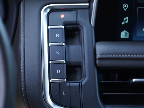 Used 2022 Chevrolet Tahoe LT w/ Luxury Package image 28