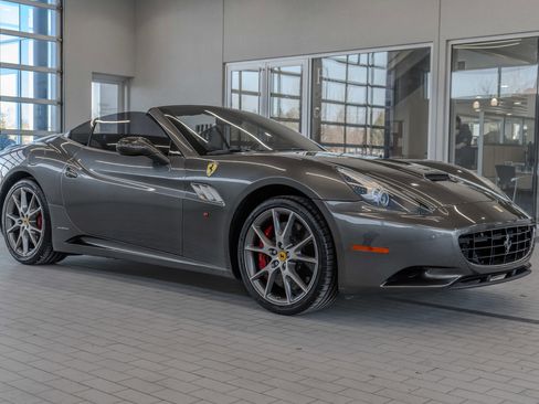 Used 2013 Ferrari California image 13