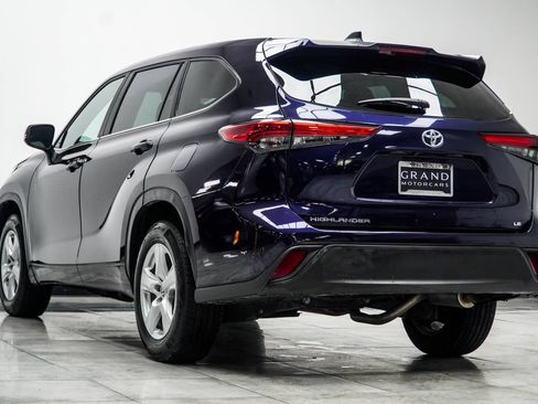 Used 2023 Toyota Highlander LE FWD image 11