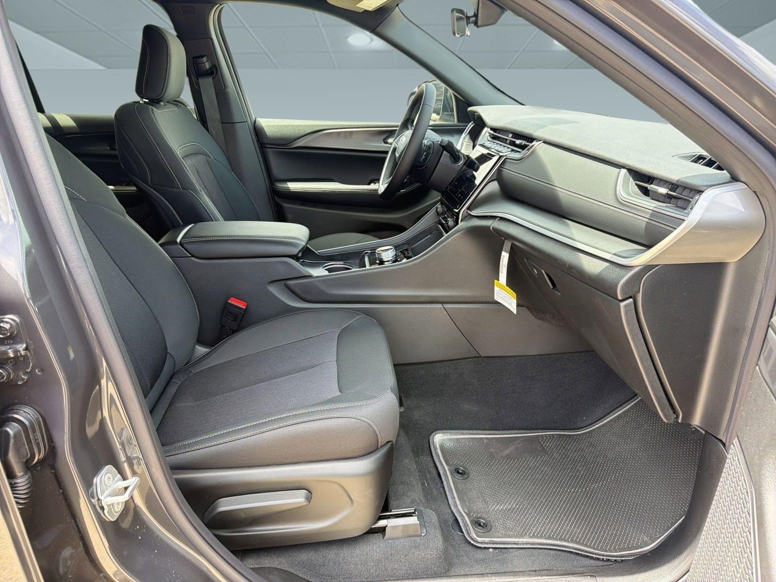 New 2026 Jeep Grand Cherokee Laredo RWD image 29