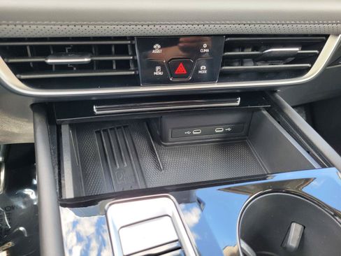 Certified 2025 Volkswagen Atlas Peak Edition SE AWD/4WD image 26