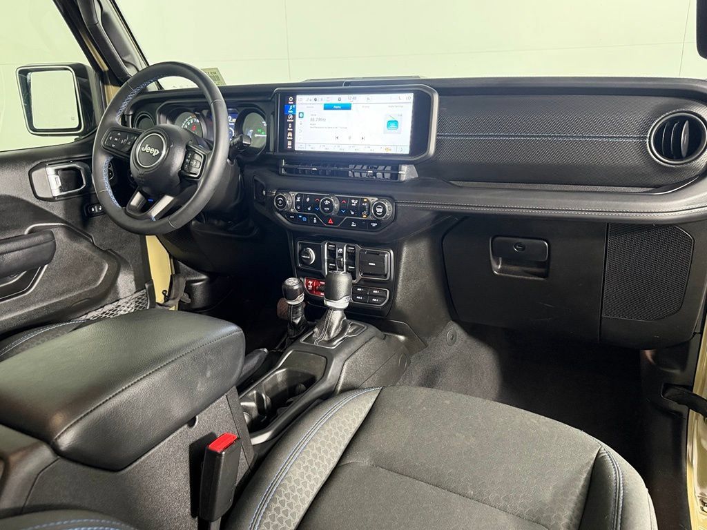 Used 2025 Jeep Wrangler Unlimited Rubicon 4xe w/ Convenience Group AWD/4WD image 16