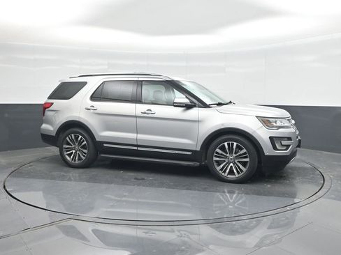 Used 2017 Ford Explorer Platinum AWD/4WD image 11