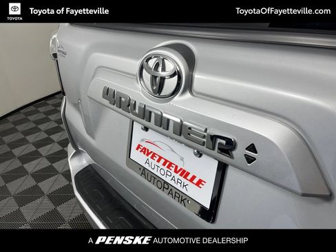 Used 2021 Toyota 4Runner SR5 AWD/4WD image 3