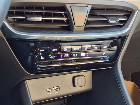 Used 2024 Buick Encore GX Avenir image 11