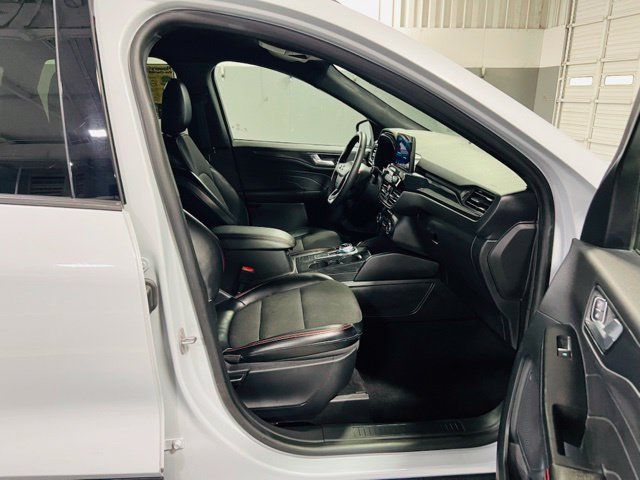 Used 2025 Ford Escape ST-Line Select AWD/4WD image 30