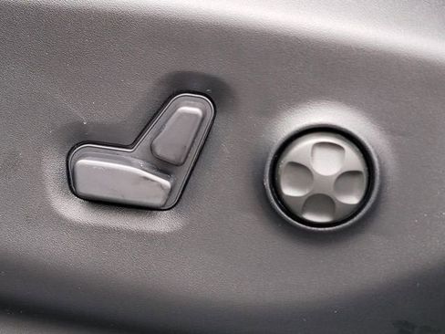 New 2026 Chrysler Pacifica Select AWD/4WD image 4