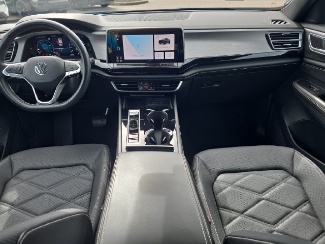 Used 2024 Volkswagen Atlas Cross Sport SE FWD image 13