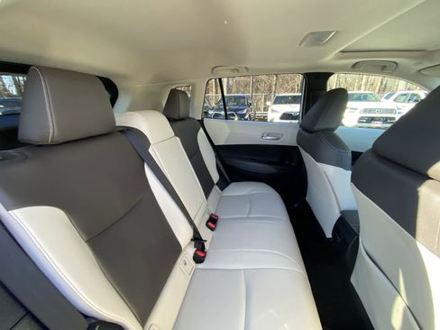 Certified 2023 Toyota Corolla Cross XLE image 31