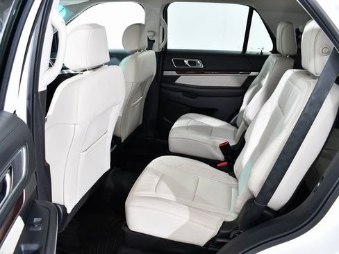 Used 2017 Ford Explorer Platinum image 16