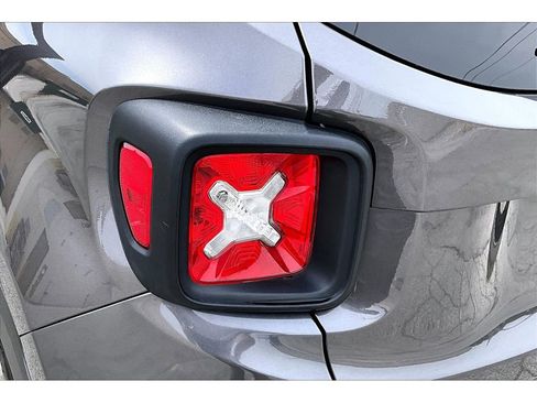 Used 2018 Jeep Renegade Latitude w/ Cold Weather Group AWD/4WD image 36