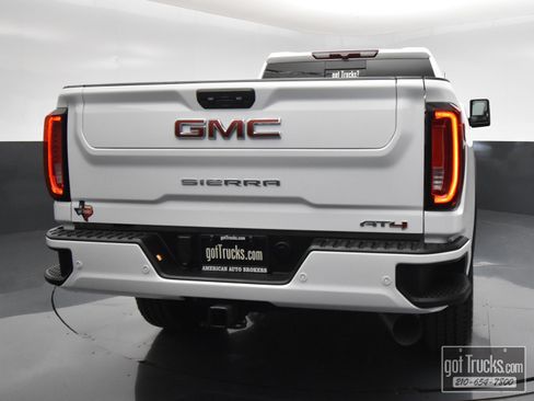 Used 2022 GMC Sierra 2500 AT4 w/ AT4 Preferred Package AWD/4WD image 6