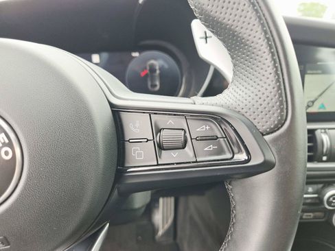 Used 2024 Alfa Romeo Giulia Veloce AWD/4WD image 22