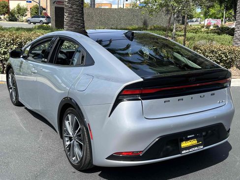 Used 2024 Toyota Prius XLE image 2