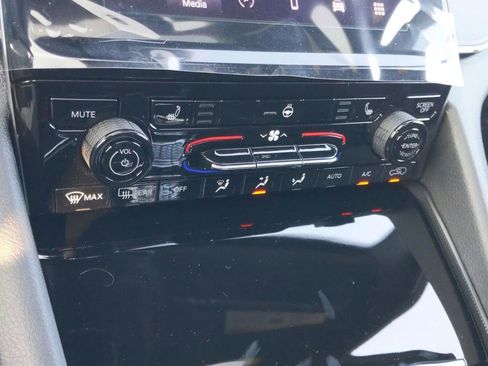 New 2025 Jeep Grand Cherokee L Laredo w/ Luxury Tech Group I RWD image 39