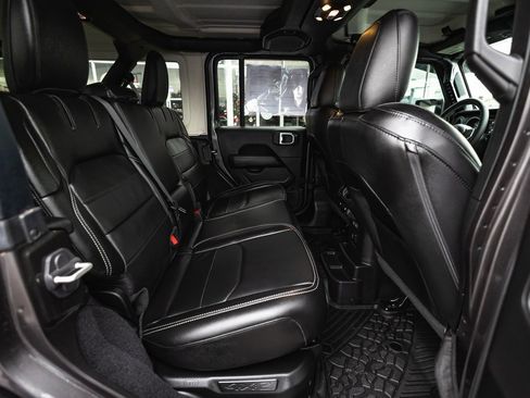 Used 2023 Jeep Wrangler Unlimited Sahara image 38