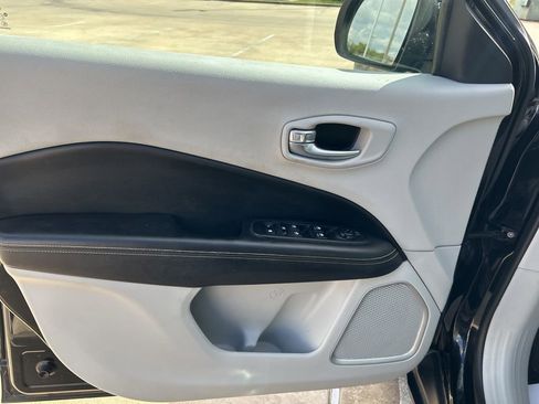 Used 2019 Jeep Compass Latitude w/ Popular Equipment Group image 18