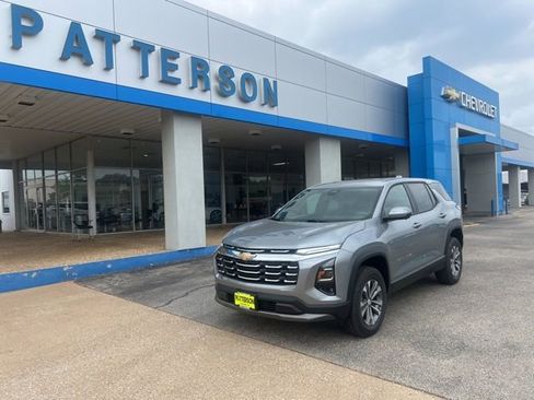 New 2026 Chevrolet Equinox LT FWD image 2