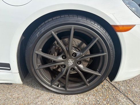 Used 2021 Porsche 718 Cayman RWD image 17