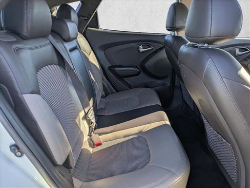 Used 2011 Hyundai Tucson GLS image 18