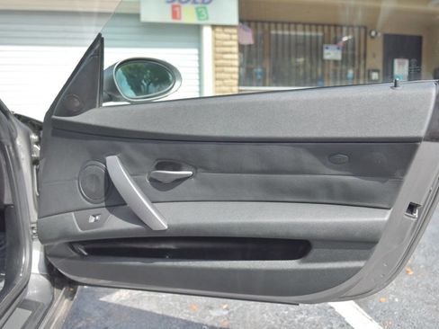 Used 2005 BMW Z4 2.5i image 29